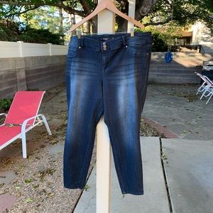 Torrid Denim dark wash jeans 👖 size 24R